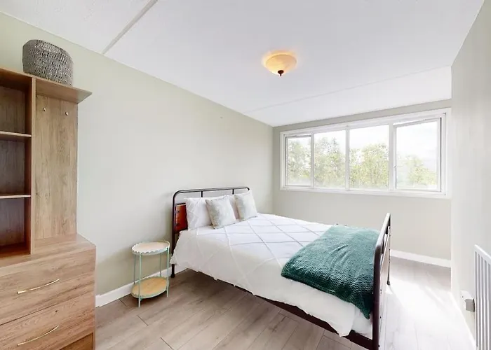 Canal View 2Bd Flat - Regents Park!