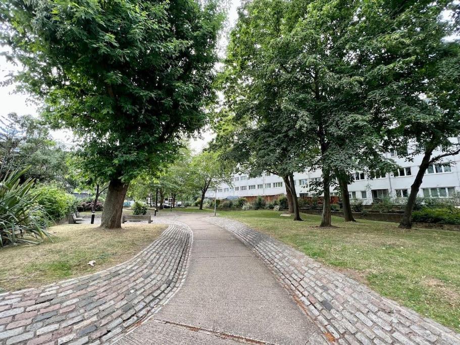 Canal View 2bd Flat - Regents Park! Londra